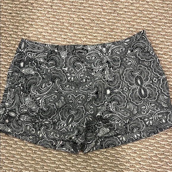 Express High Waist Black and White Paisley Shorts - Picture 1 of 3